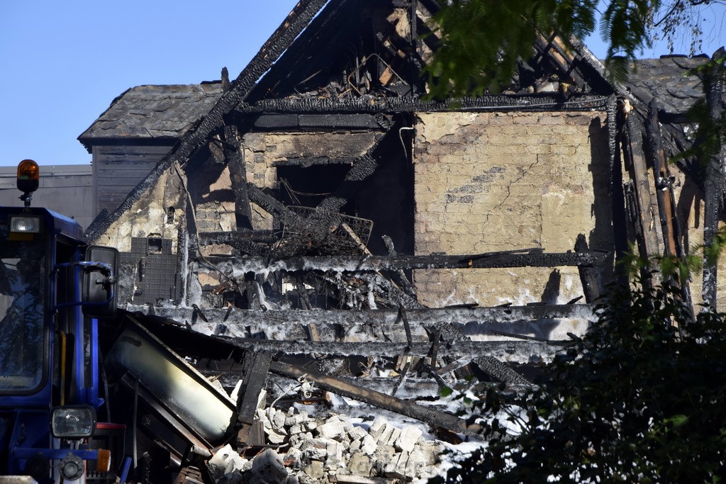 Grossfeuer Einfamilienhaus Siegburg Muehlengrabenstr P1326.JPG - Miklos Laubert